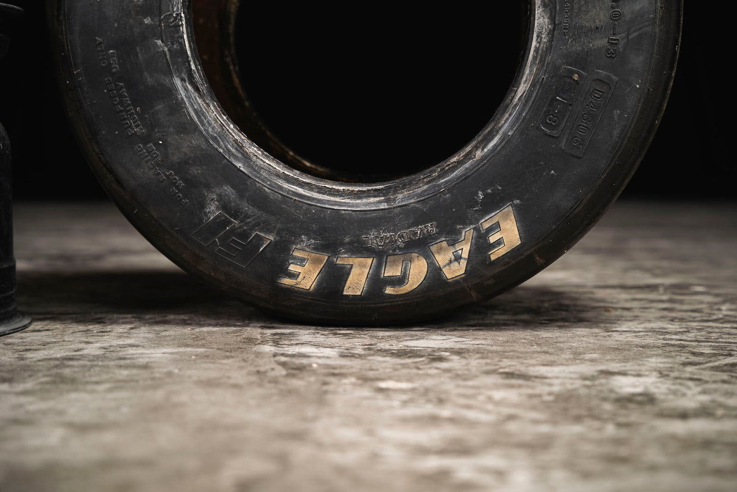 Formula 1 Mclaren MP4 4 tyre. / Pneumatico Formula 1 Mclaren MP4 4
