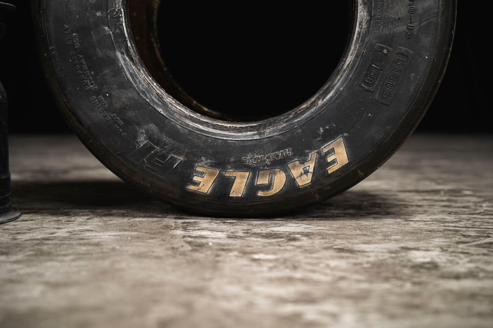 Formula 1 Mclaren MP4 4 tyre. / Pneumatico Formula 1 Mclaren MP4 4
