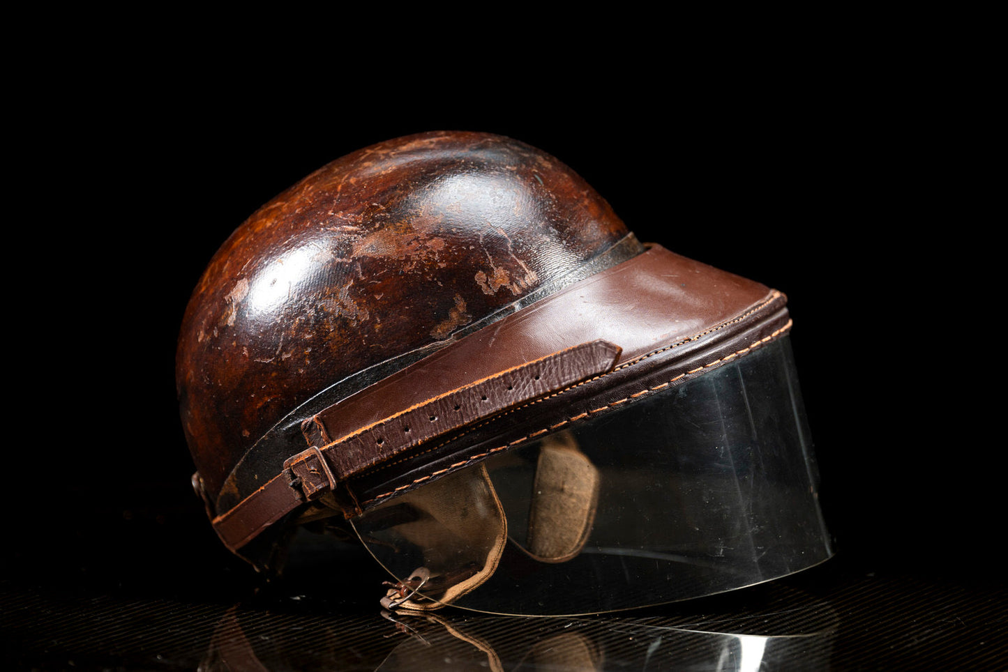 Rare Phil Hill racing helmet. / Raro casco da corsa Phil Hill