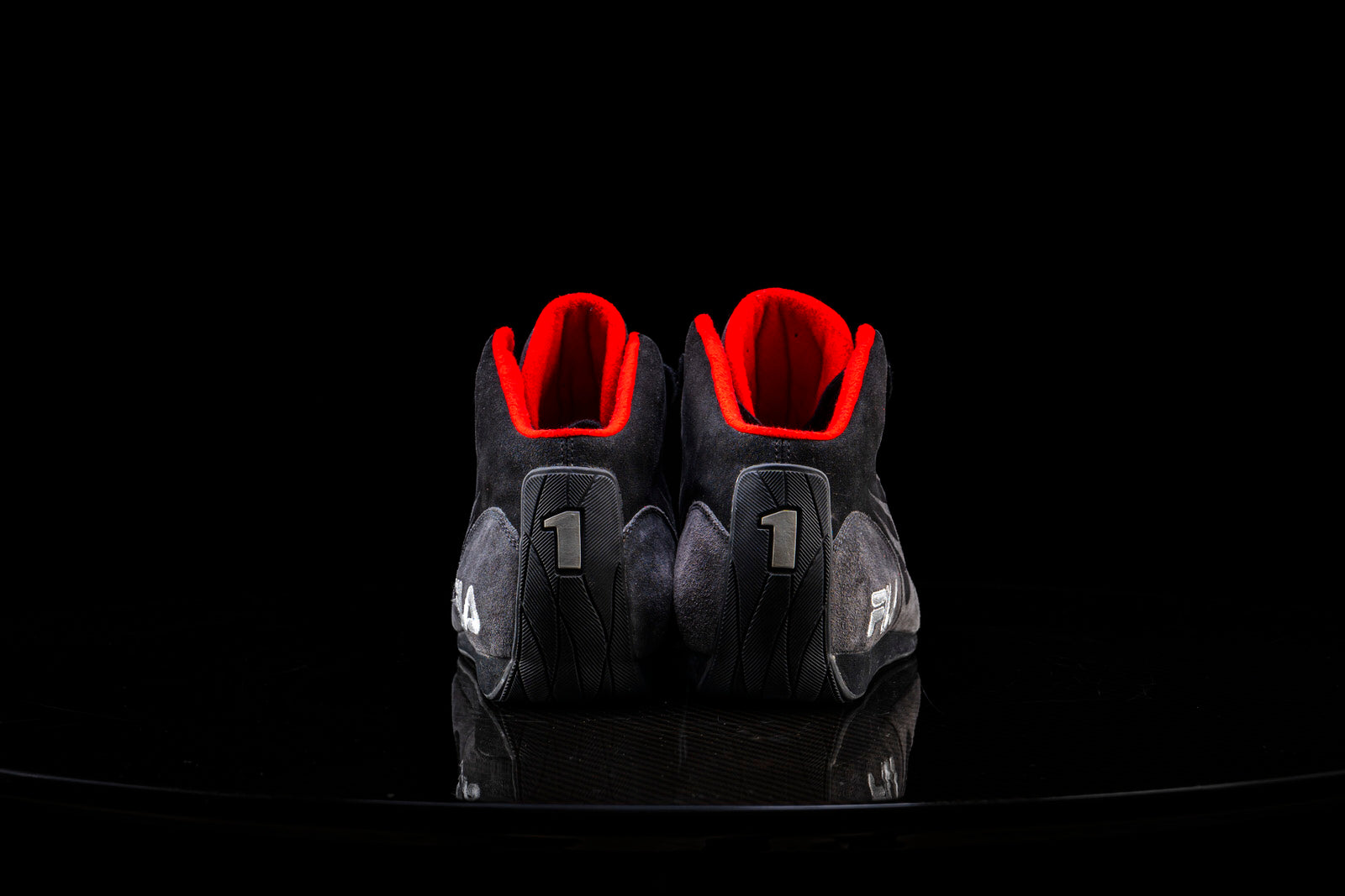 Michael Schumacher F1 racing FILA shoes with signature. / Scarpe FILA da corsa F1 di Schumacher con firma originale