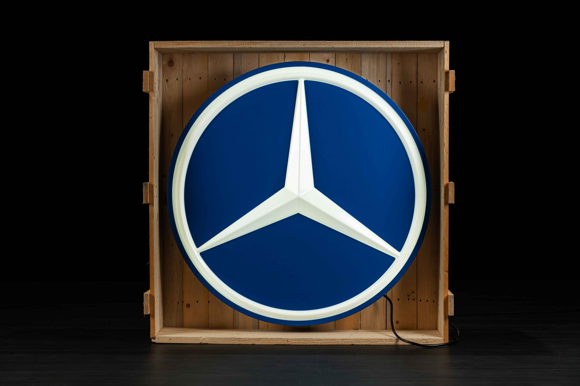 1083 - Mercedes Original Illuminated Sign
