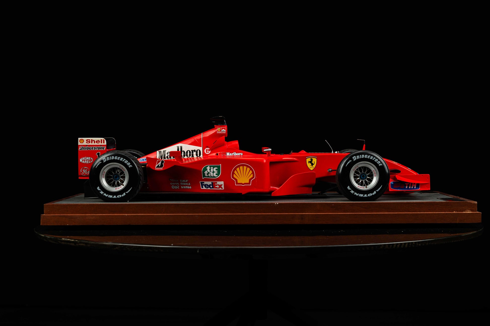 1079 - Ferrari F2001 Amalgam model Signed