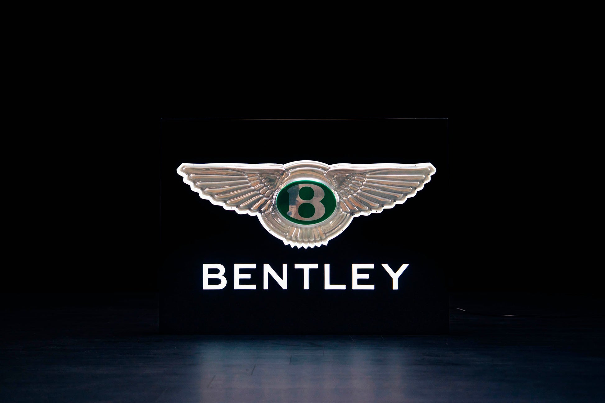 1030 - Bentley dealer illuminated sign
