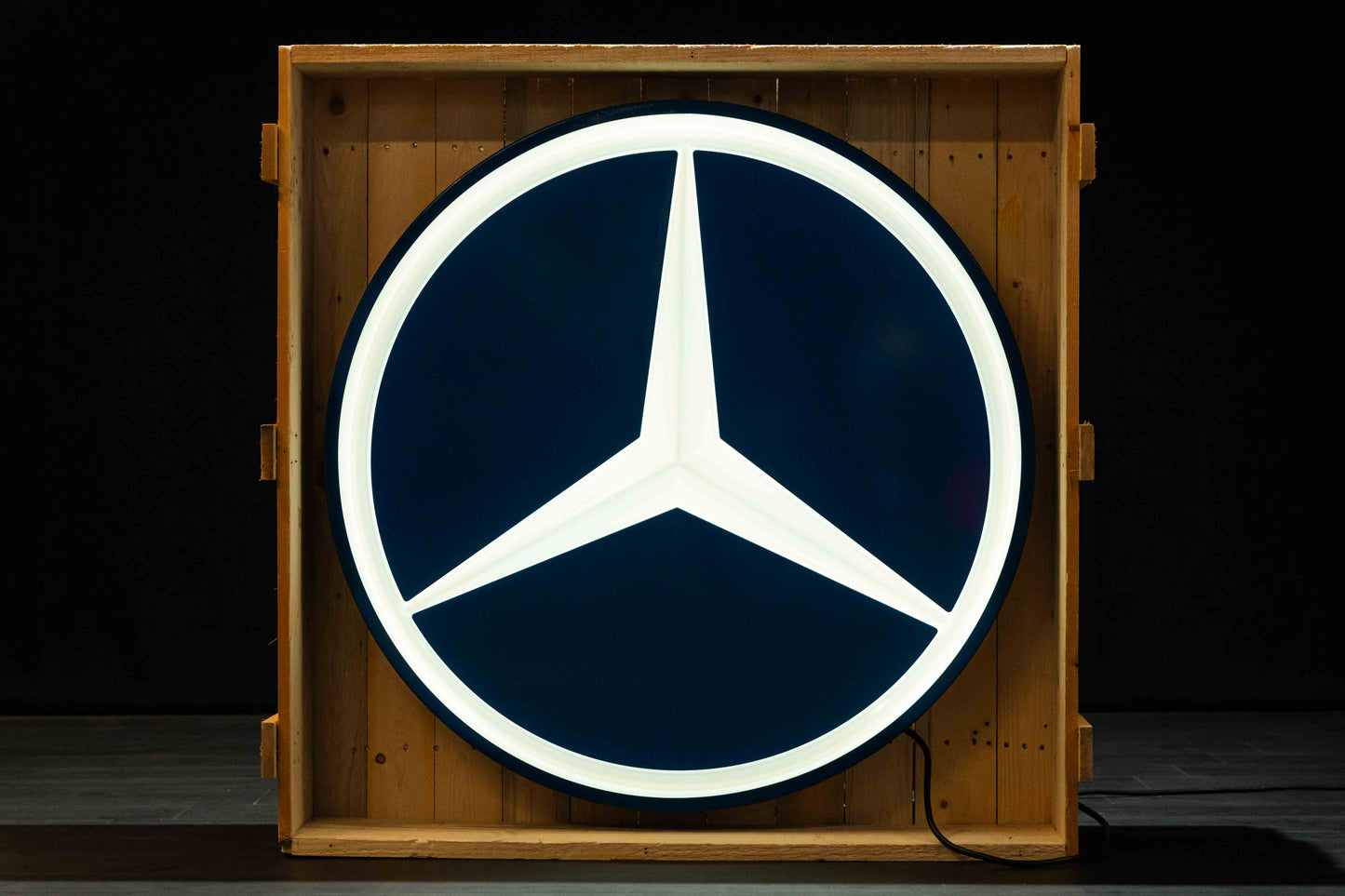 1083 - Mercedes Original Illuminated Sign