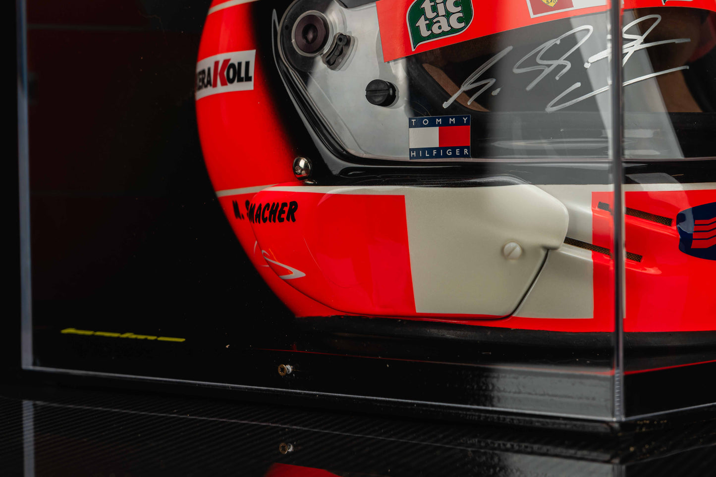 1024W - Michael Schumacher Official Bell replica Helmet 2000 Suzuka Signed