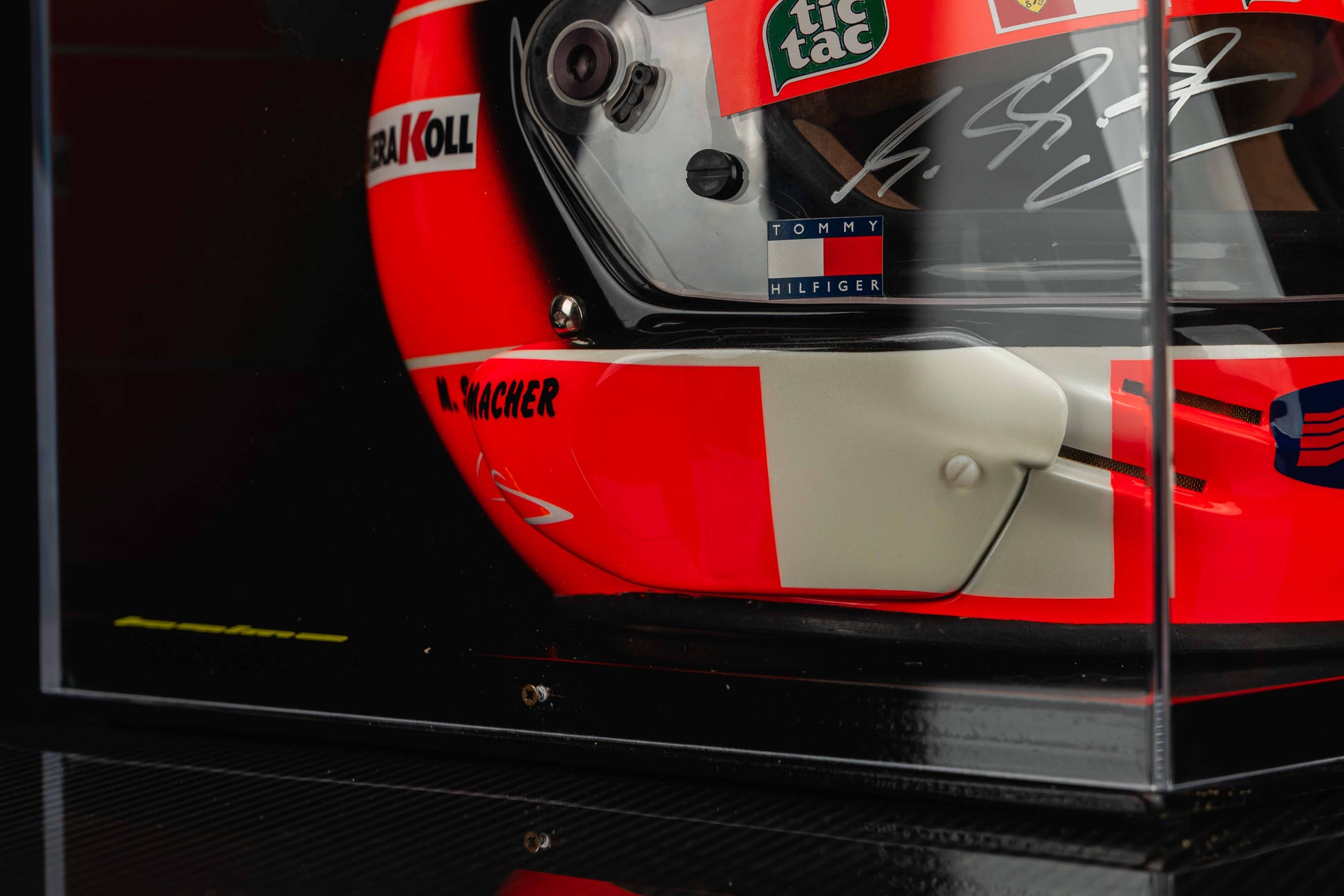 1024W - Michael Schumacher Official Bell replica Helmet 2000 Suzuka Signed