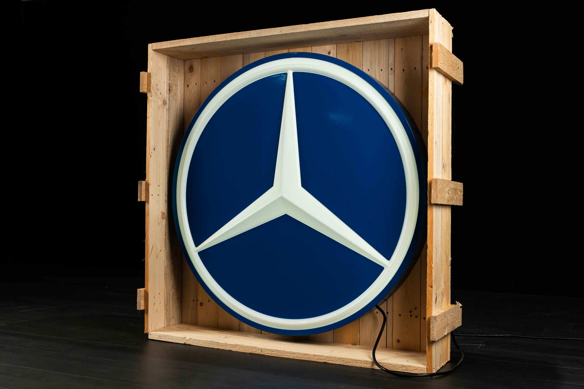 1083 - Mercedes Original Illuminated Sign