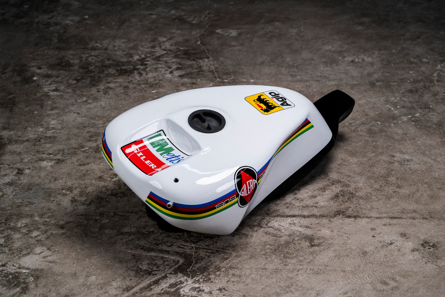 SuperSic Gilera 250 fuel tank. / Serbatoio Gilera 250 SuperSic