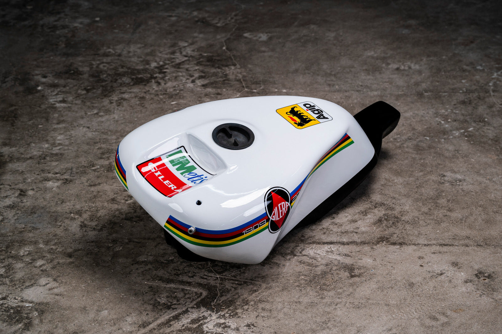 SuperSic Gilera 250 fuel tank. / Serbatoio Gilera 250 SuperSic