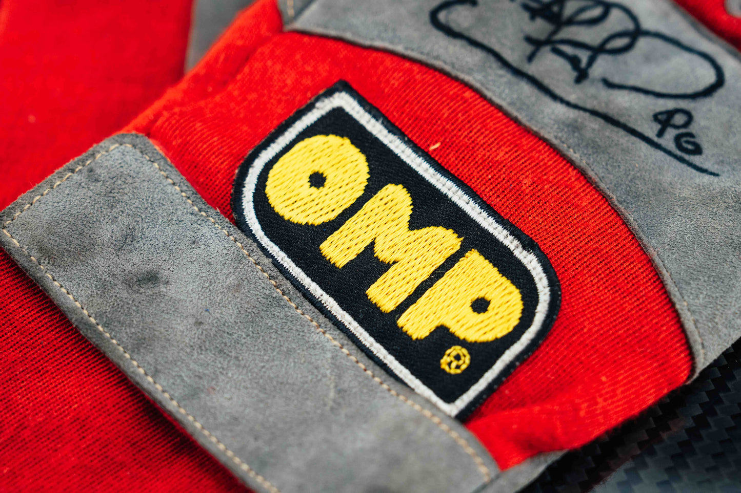 1088 - Nigel Mansell 1990 signed gloves