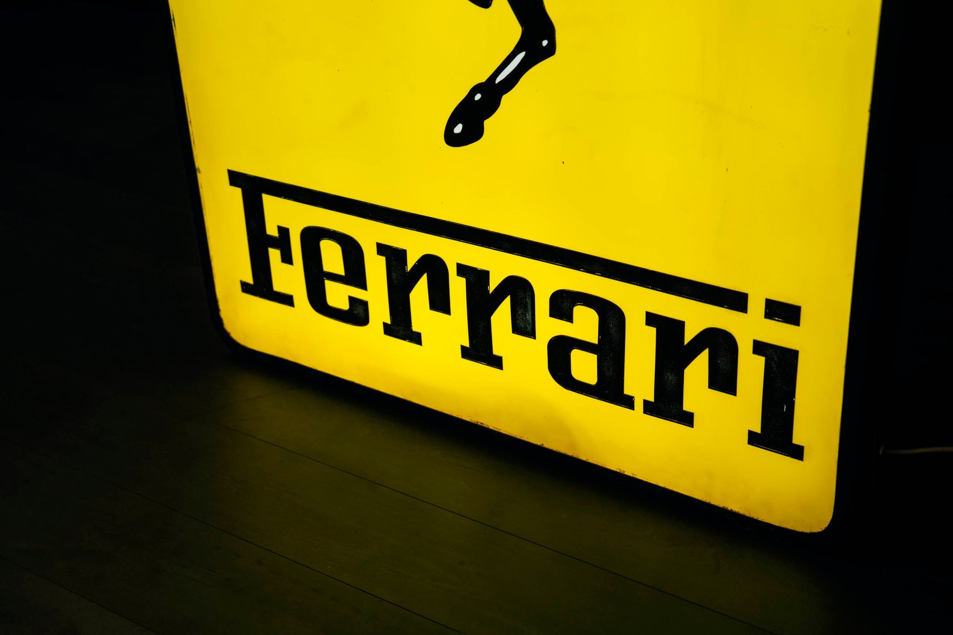 1031 - Ferrari 1990 Dealer illuminated Sign
