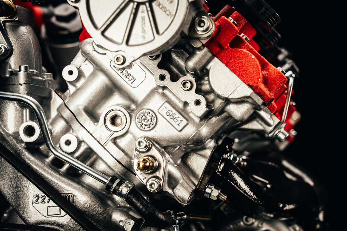 Ferrari V8 cutaway moving engine
