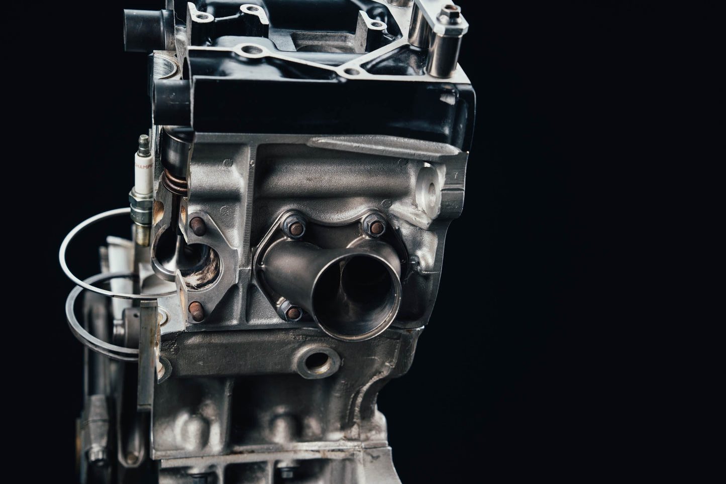 1044 - Lamborghini LE3512 F1 Engine Section