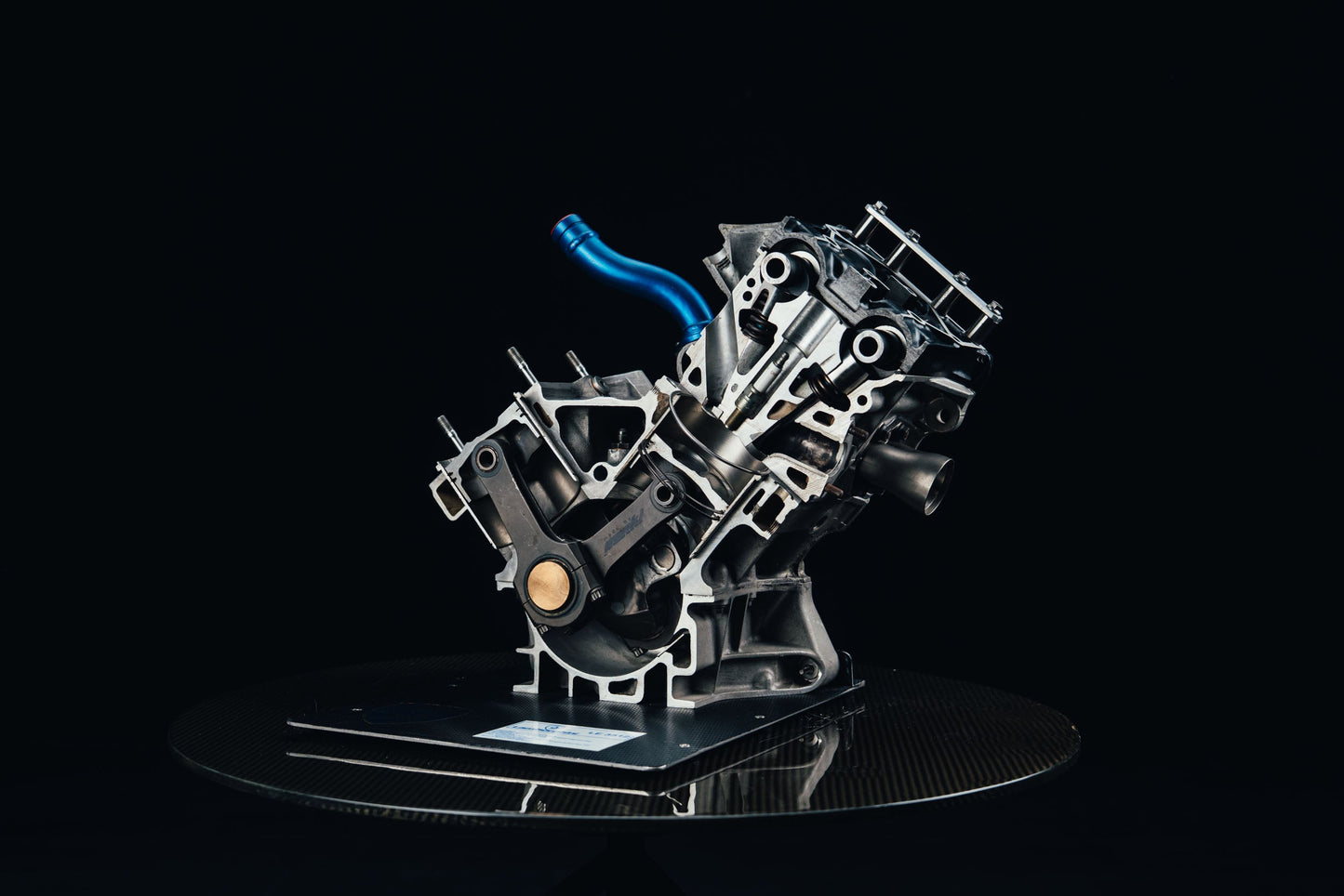 1044 - Lamborghini LE3512 F1 Engine Section