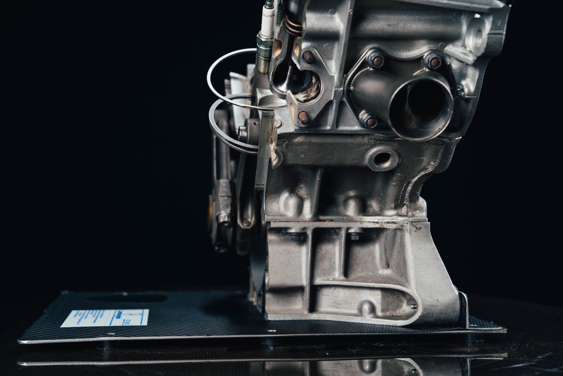 1044 - Lamborghini LE3512 F1 Engine Section