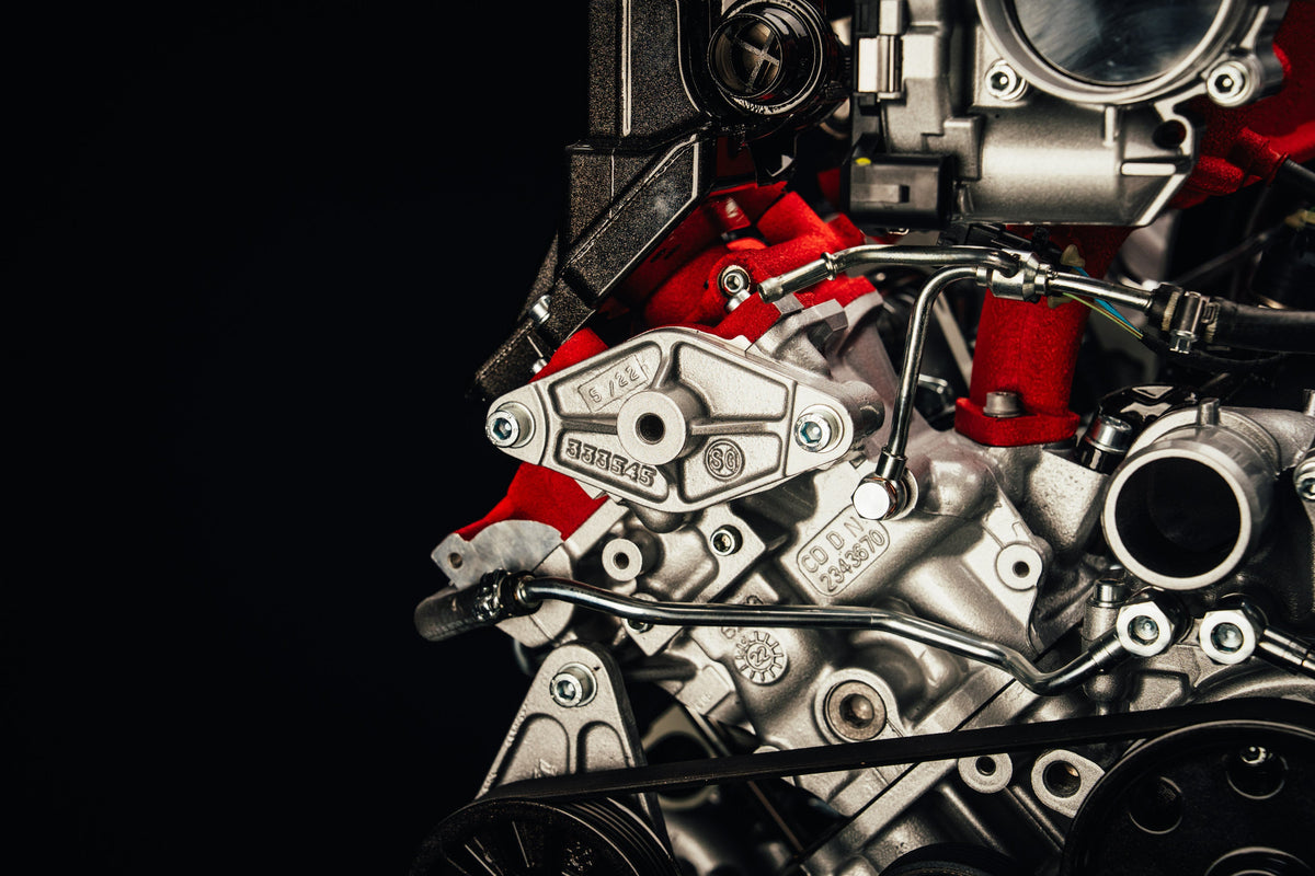 Ferrari V8 cutaway moving engine
