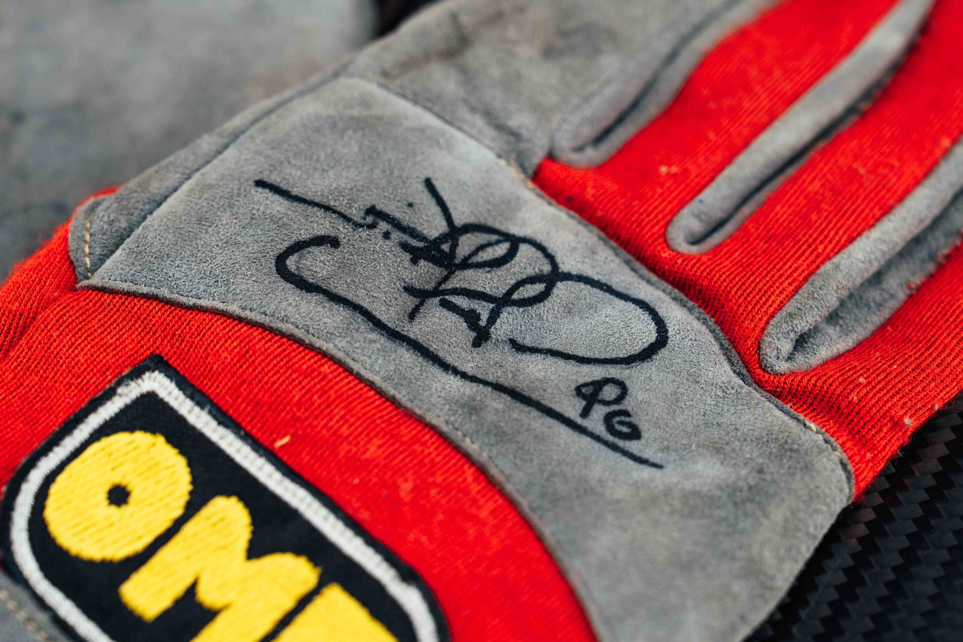 1088 - Nigel Mansell 1990 signed gloves
